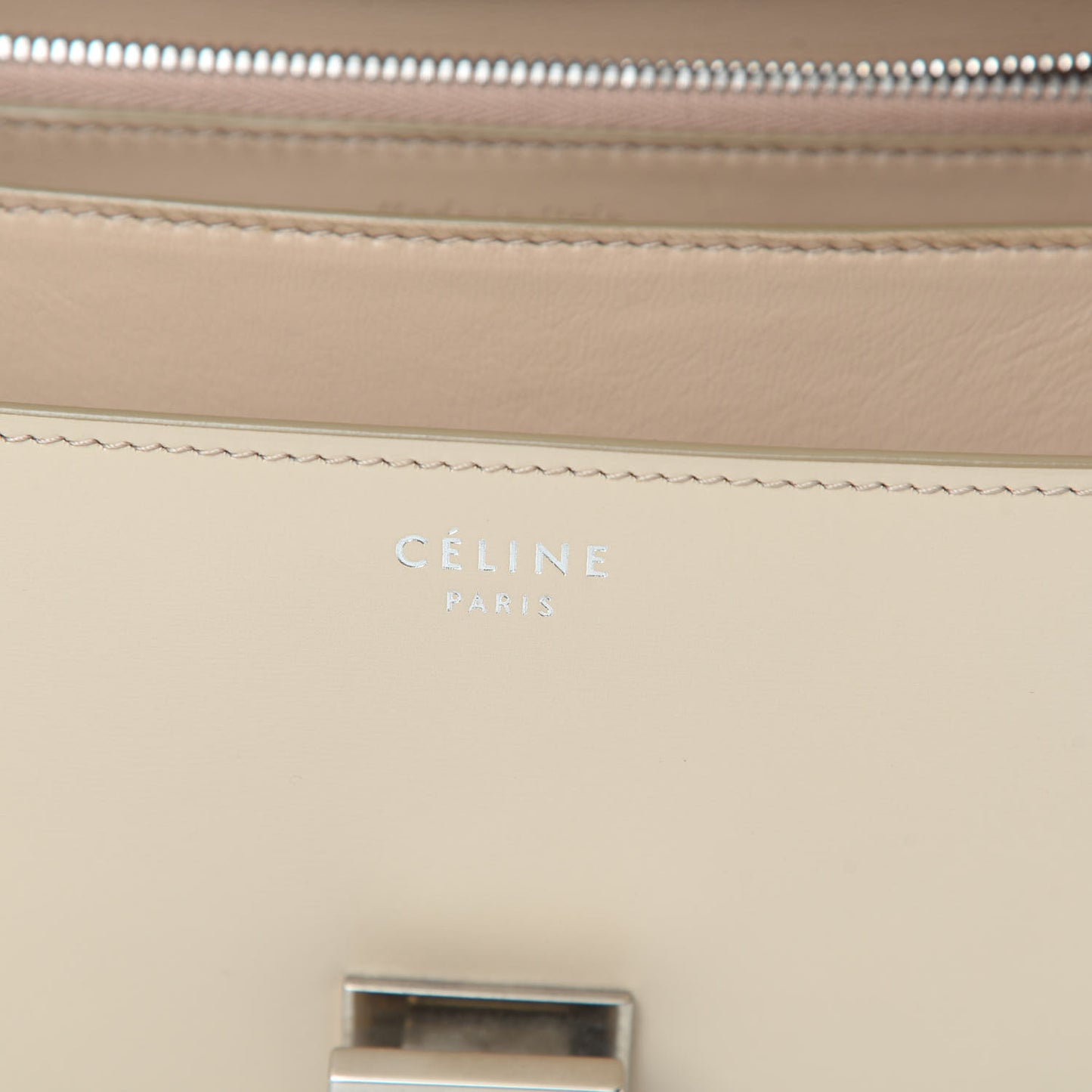 Box Calfskin Medium Classic Box Flap Chalk