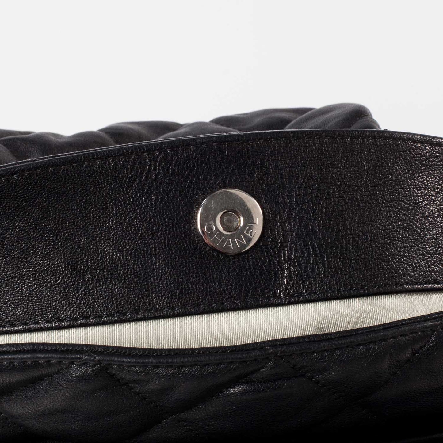 Lambskin Chain Around Hobo Black