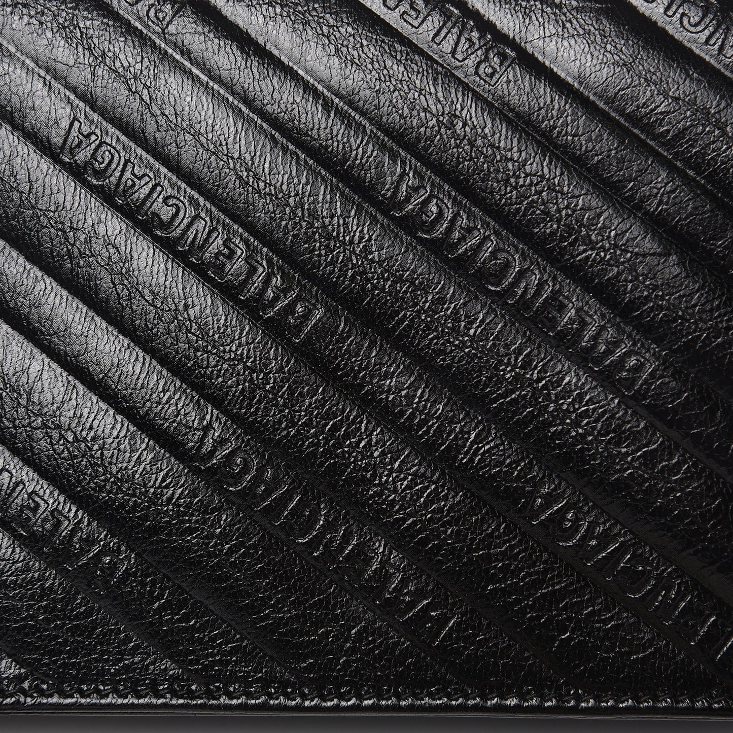 Shiny Goatskin Logo Embossed BB Wallet On Chain Black
