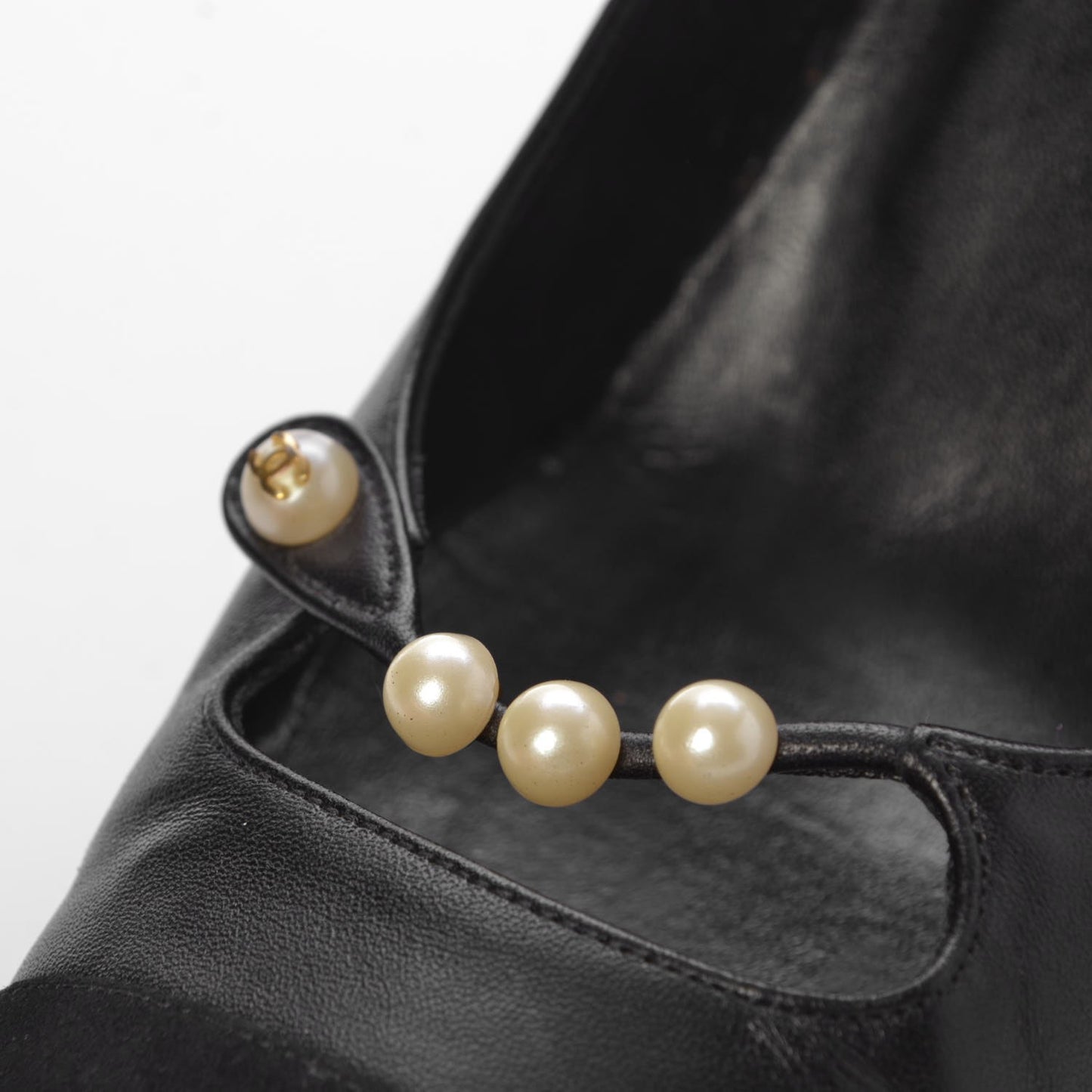 Lambskin Suede Cap Toe Pearl Pumps 38 Black
