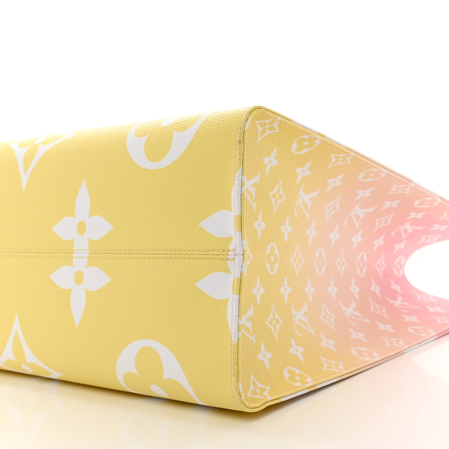 Monogram Giant By The Pool OnTheGo GM Light Pink