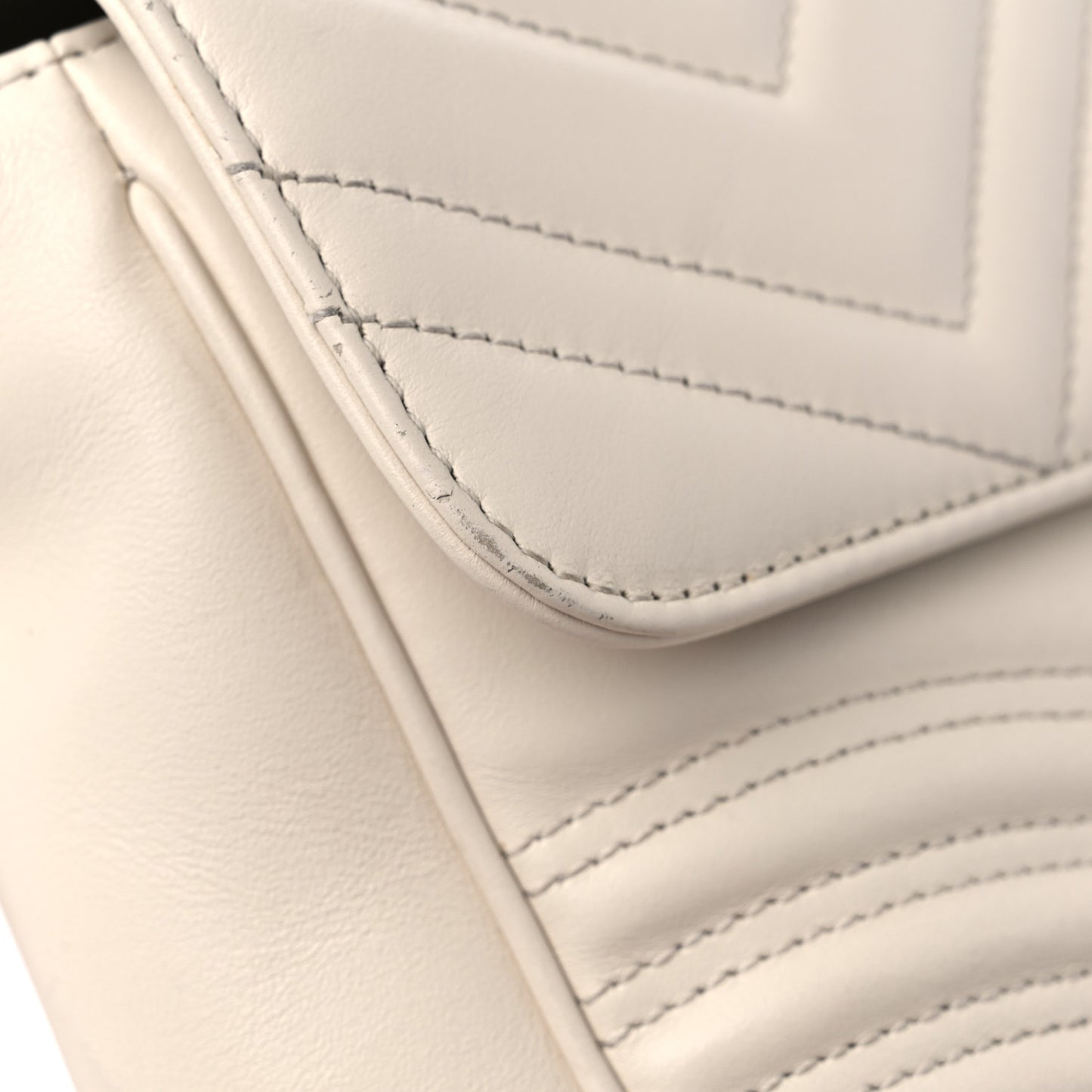 Calfskin Matelasse Small GG Marmont Top Handle Shoulder Bag White
