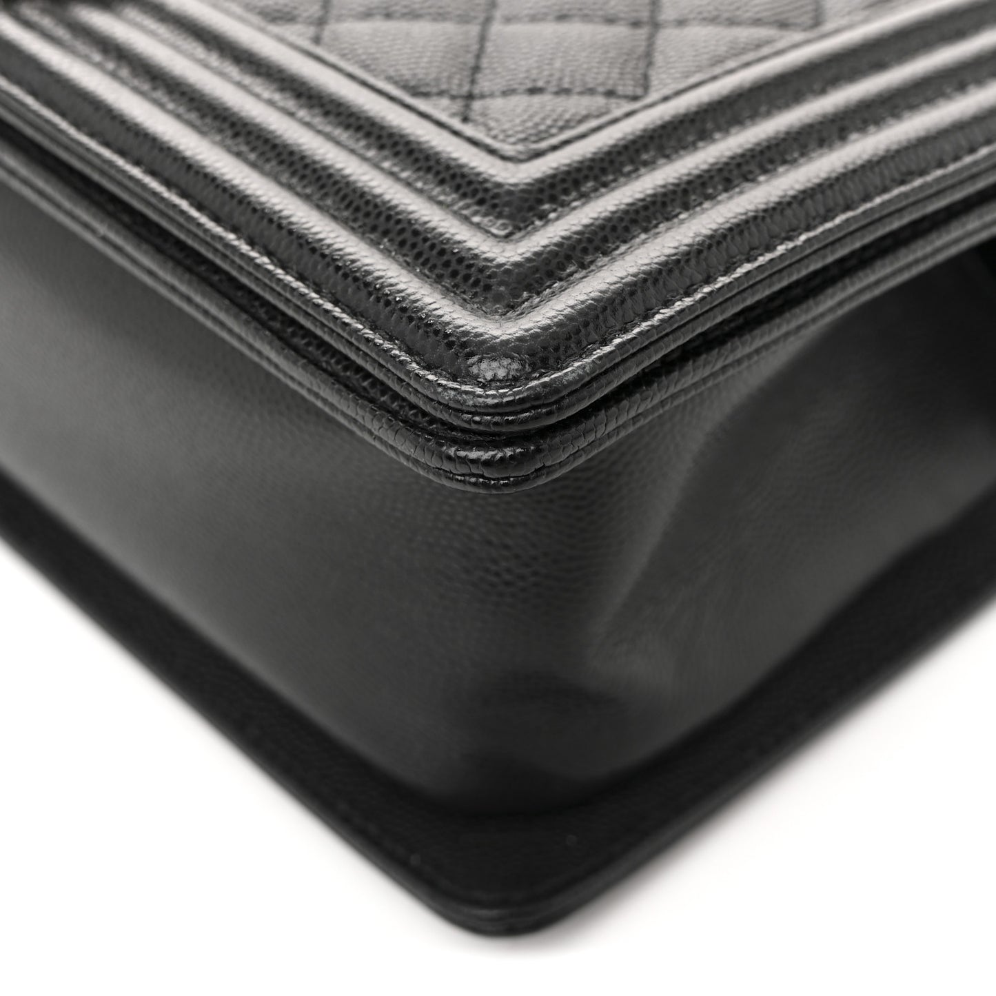 Caviar Quilted Medium Boy Flap Black