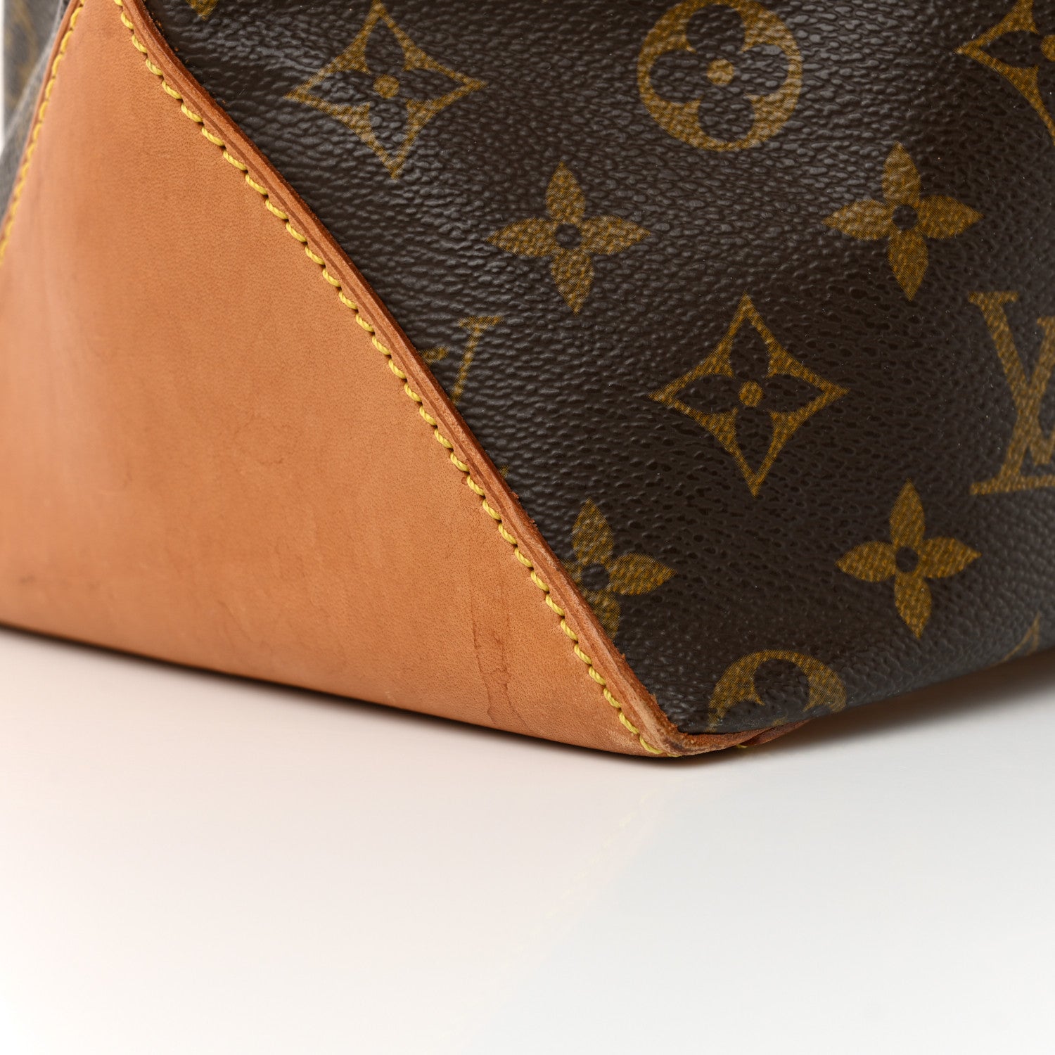 Louis Vuitton Monogram Cabas Mezzo 10 of 17