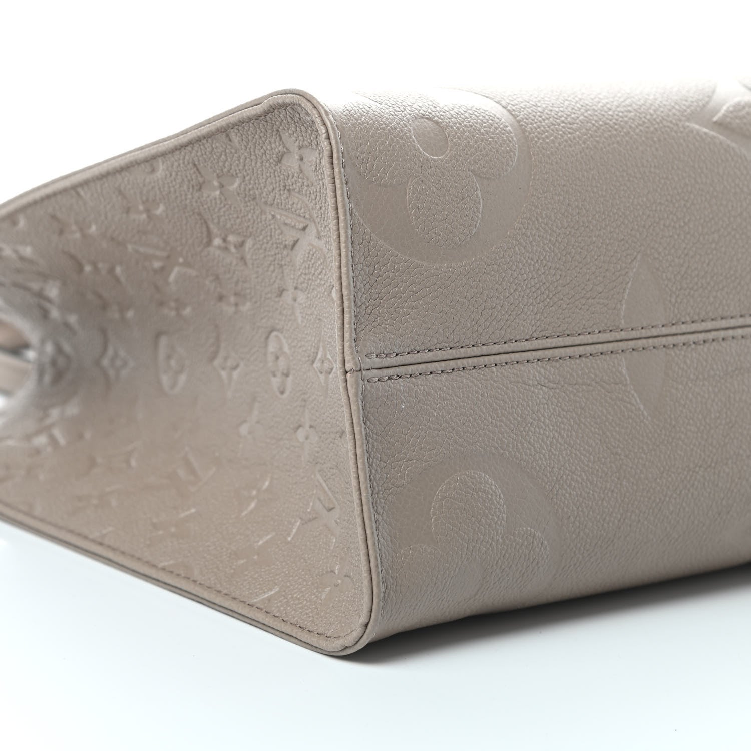 Louis Vuitton Empreinte Monogram Giant Onthego MM Tourterelle 8 of 9