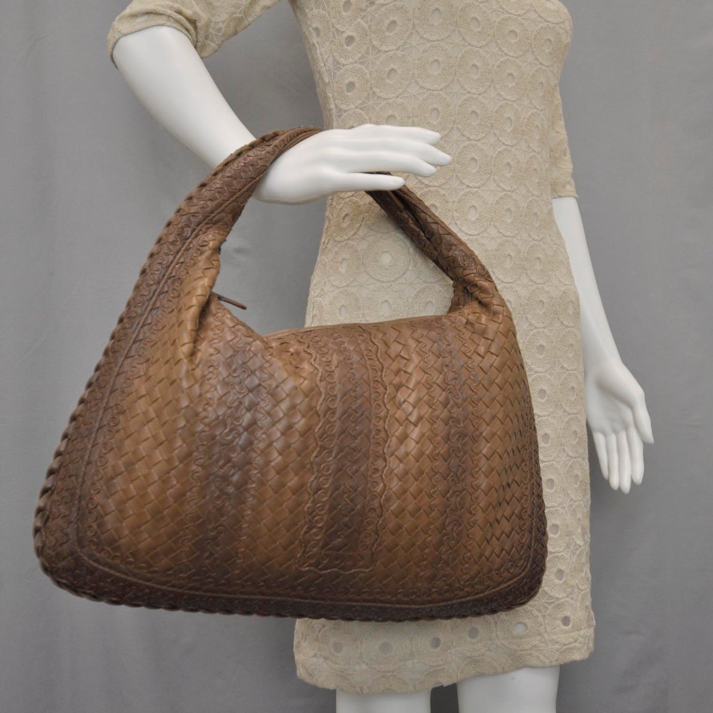 Nappa Intrecciato Large Veneta Hobo Noce