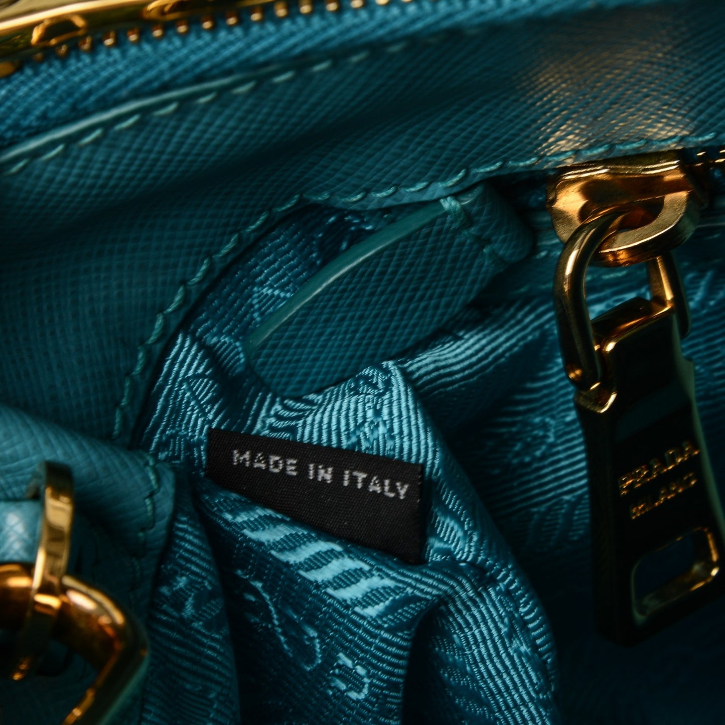 Saffiano Medium Galleria Double Zip Tote Turchese