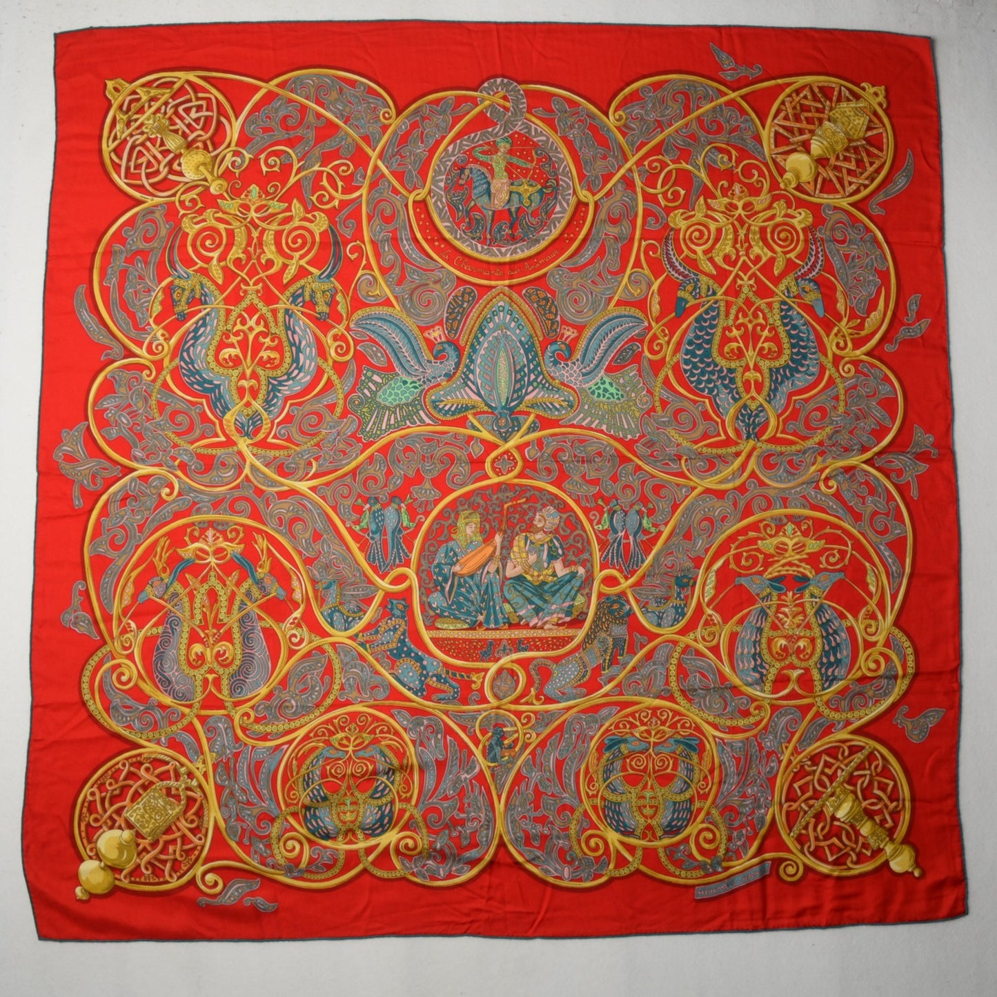 Cashmere Silk La Charmante Aux Animaux Scarf 140 Rouge Ardoise Vieil Or