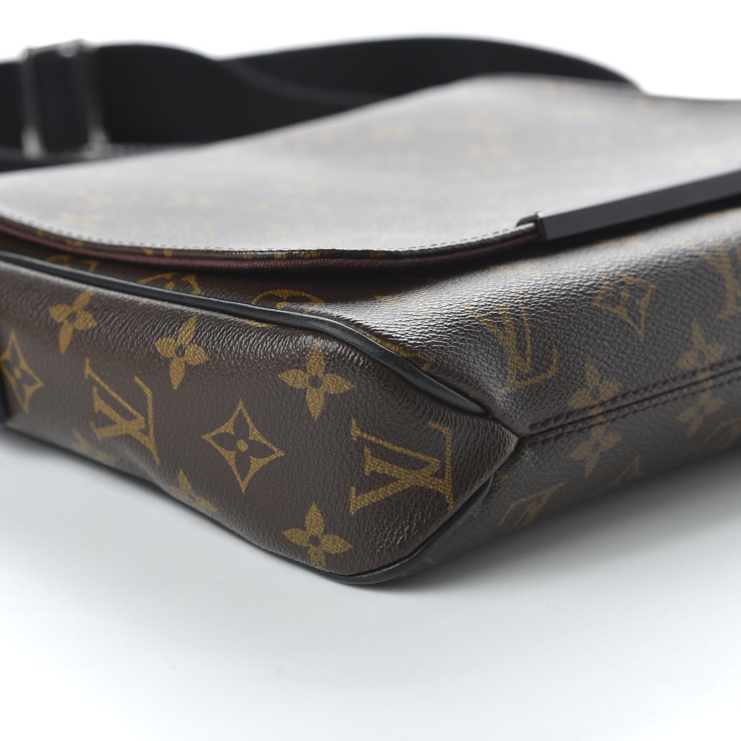 Monogram Macassar District PM
