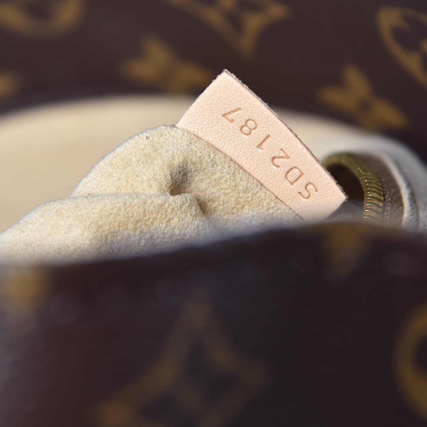 Louis Vuitton Monogram Artsy MM 9 of 9