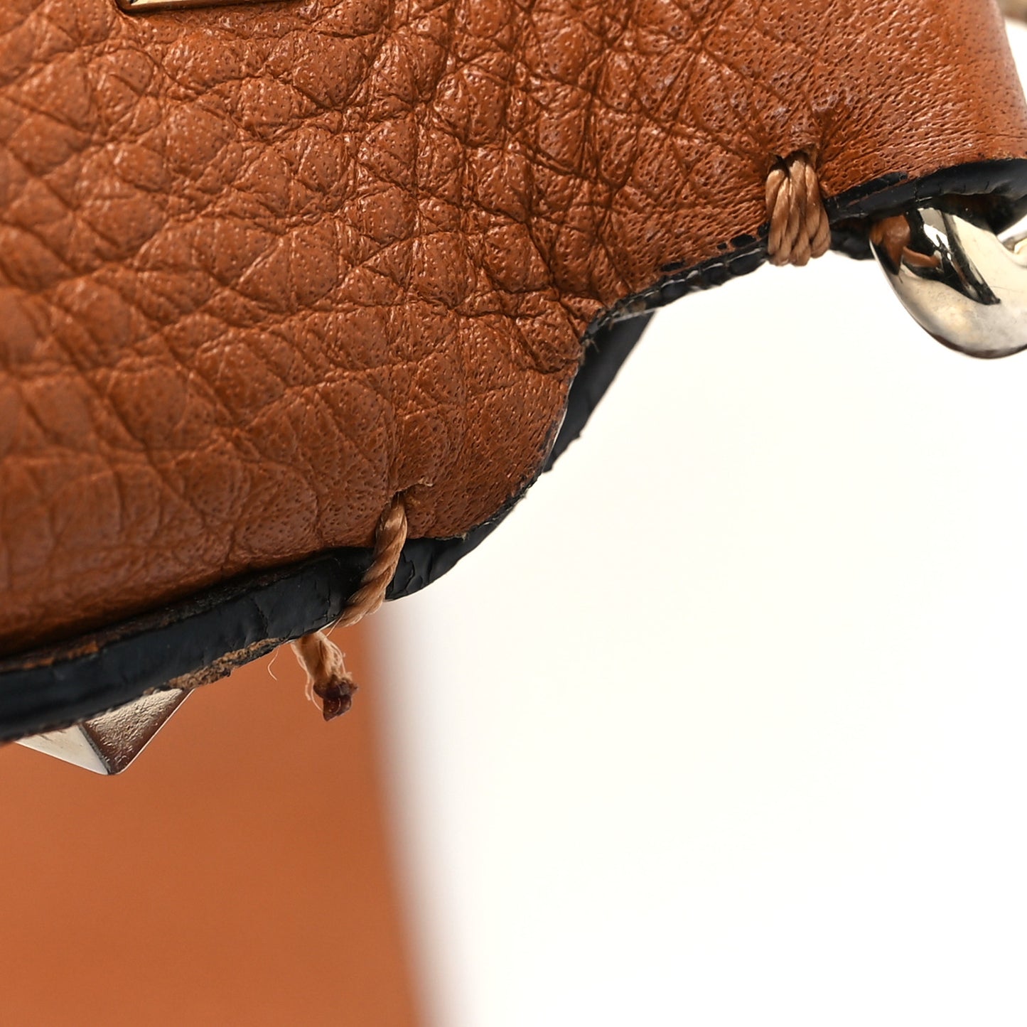 Pebbled Calfskin Large Rockstud Flip-Lock Messenger Bag Light Cuir