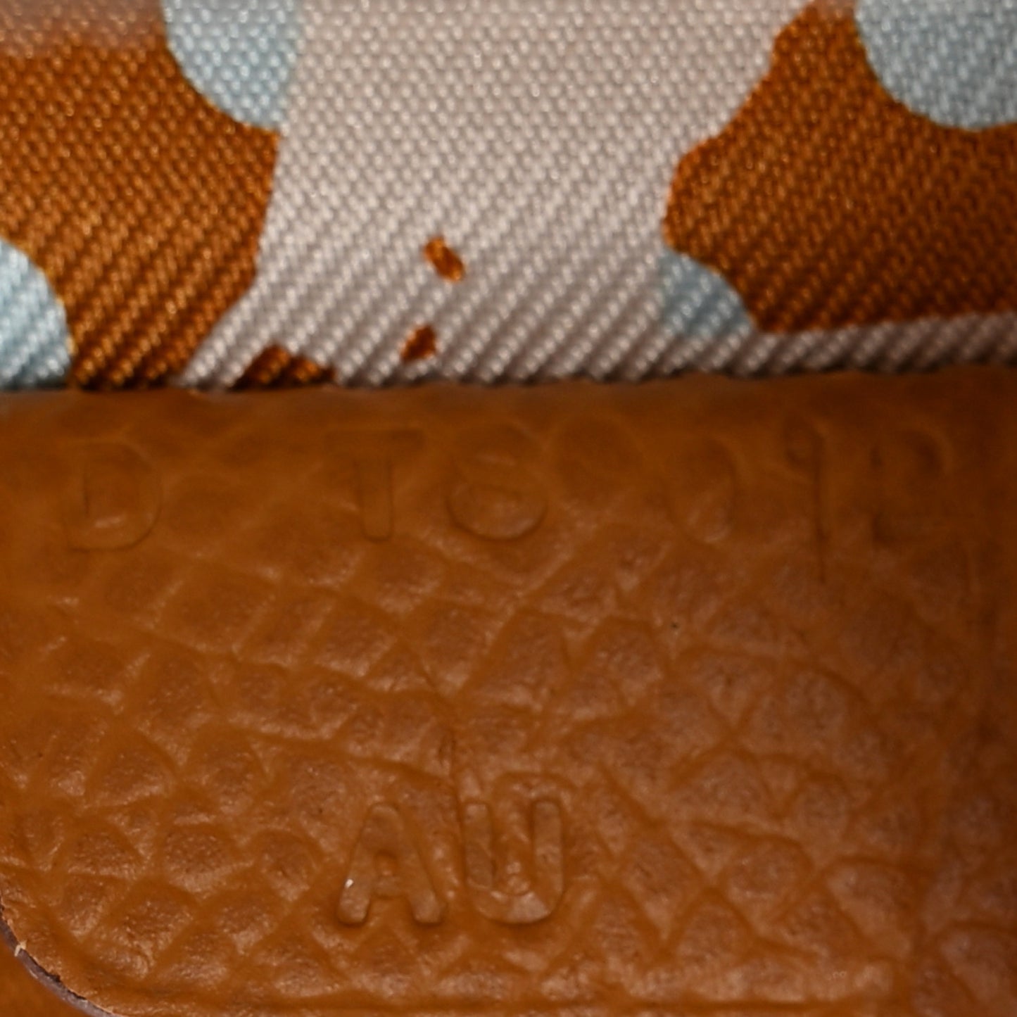 Epsom Silk'In Compact Wallet Sesame