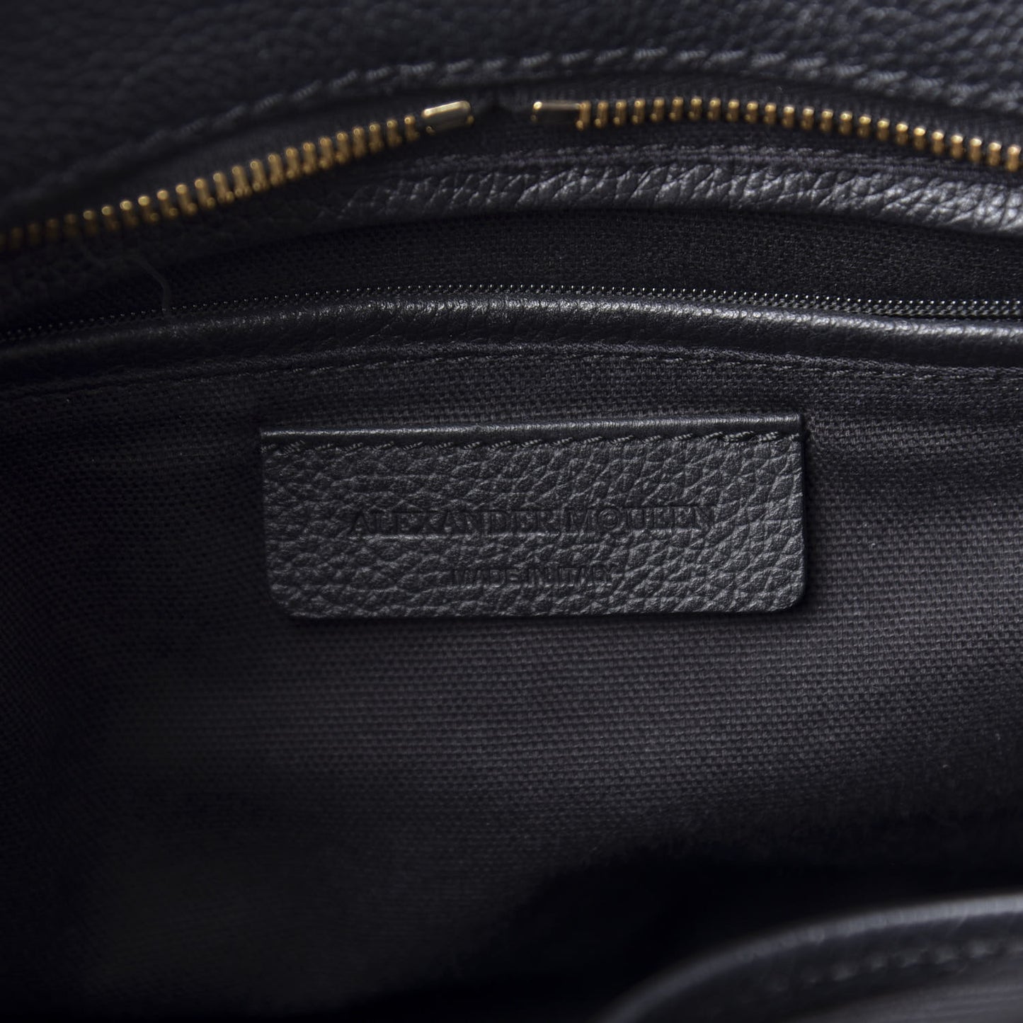 Pebbled Calfskin Small Skull Padlock Zip Around Tote Black