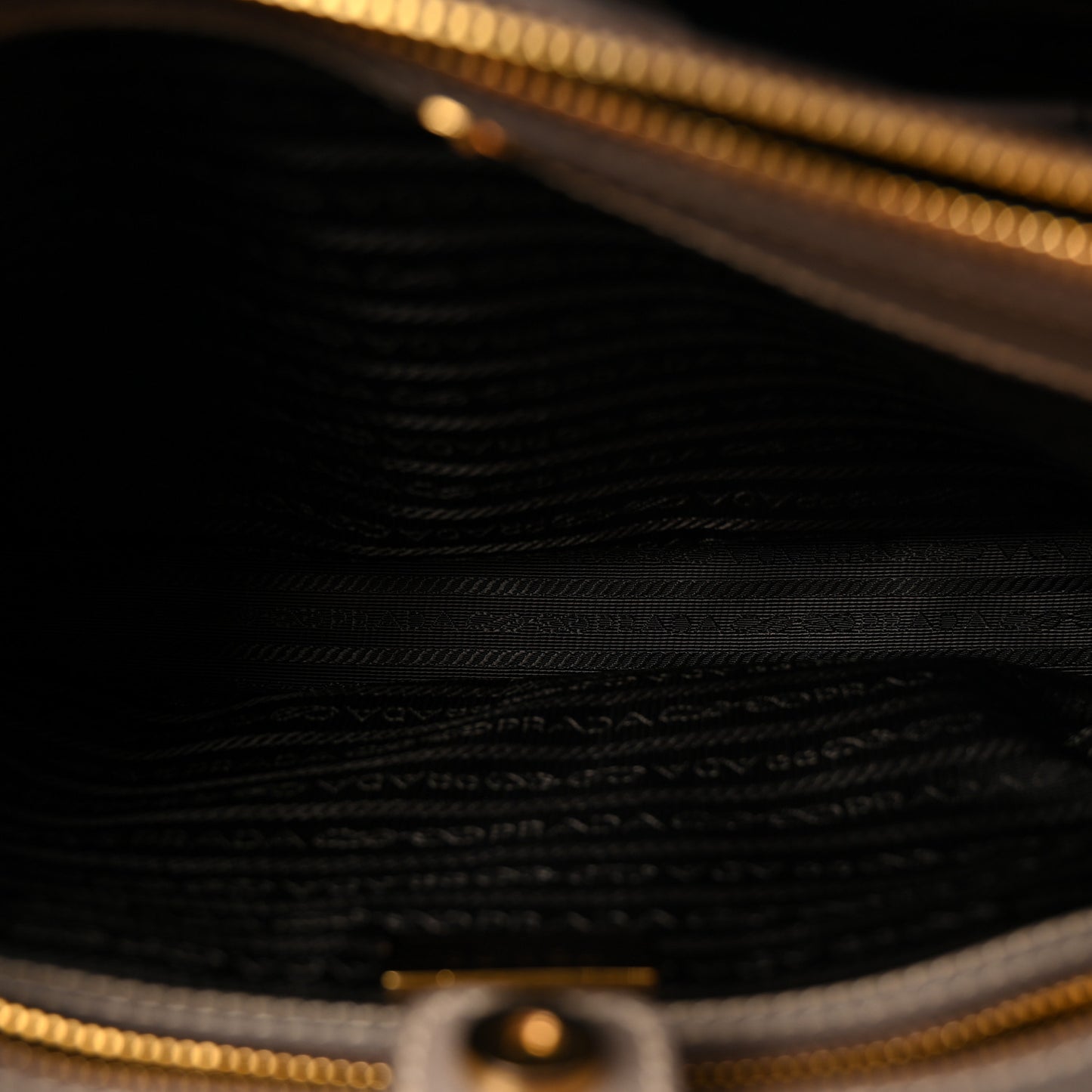 Saffiano Lux Medium Tote Argilla