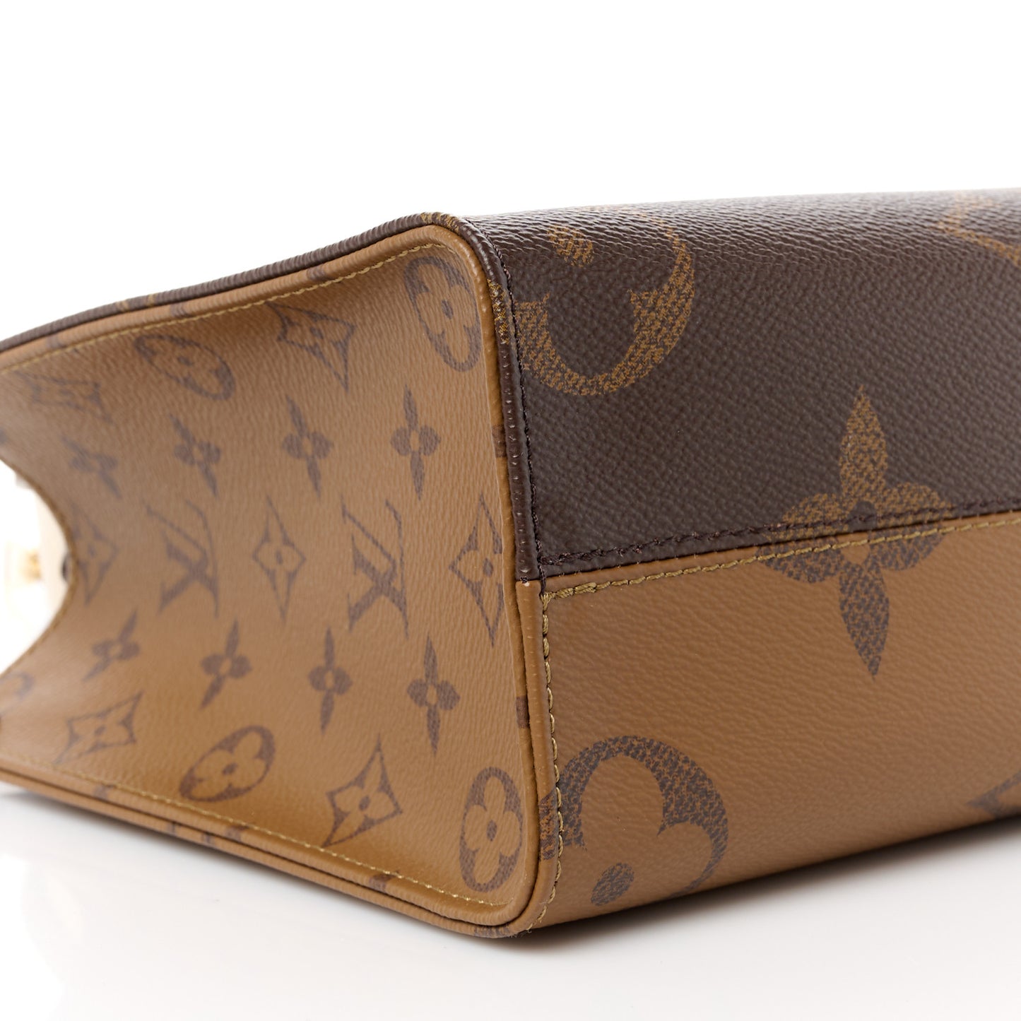 Reverse Monogram Giant Onthego PM