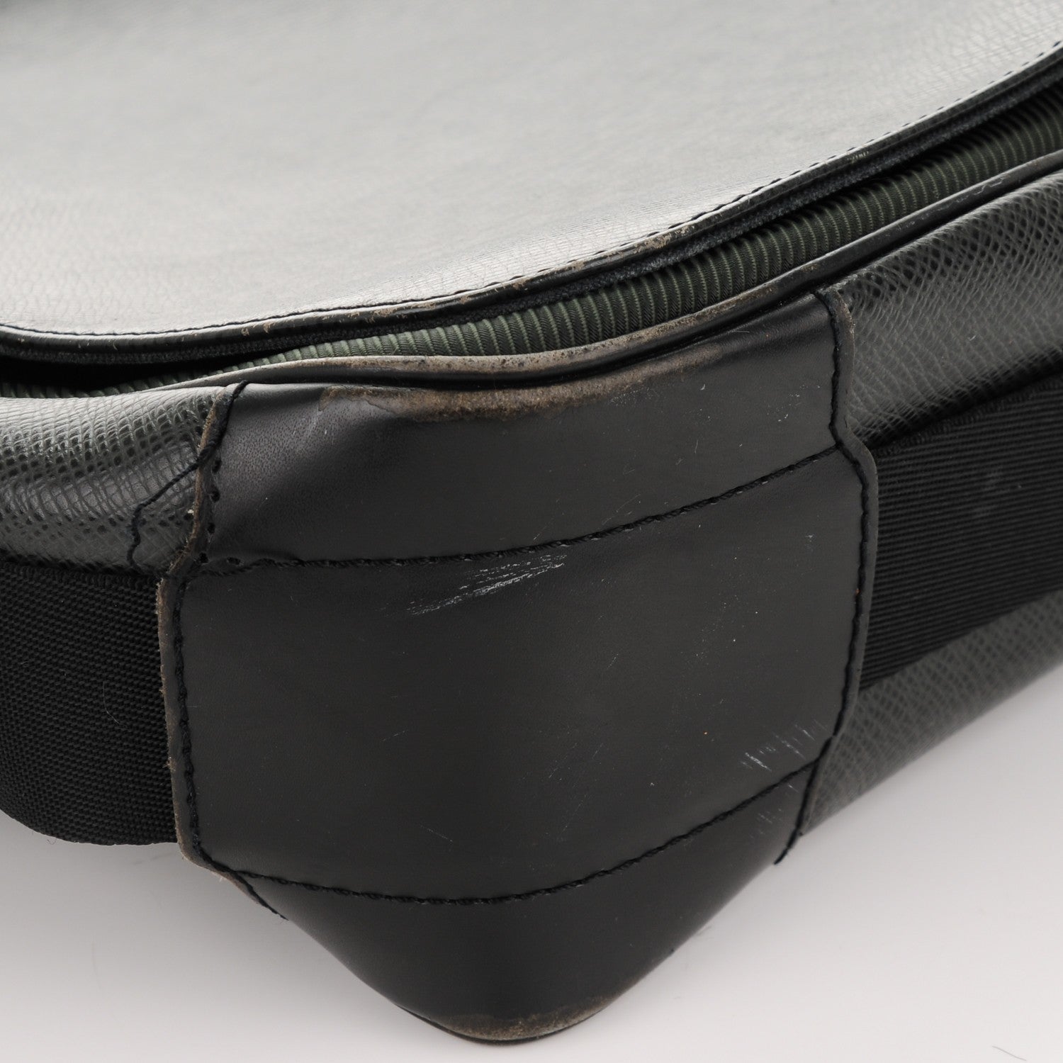 Louis Vuitton Taiga Viktor Messenger Bag Ardoise 9 of 11