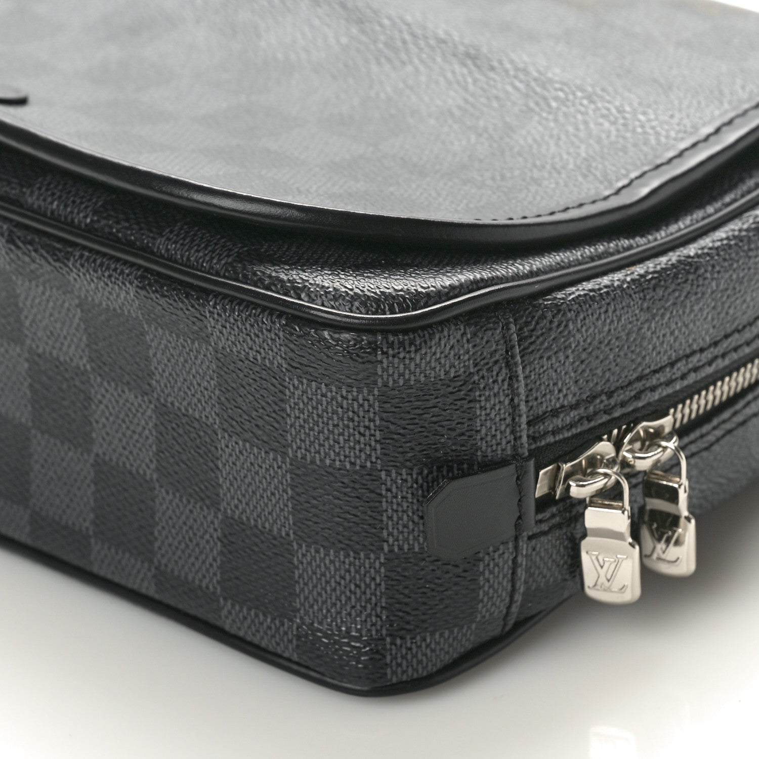 Louis Vuitton Damier Graphite Hanging Toiletry Kit 10 of 10
