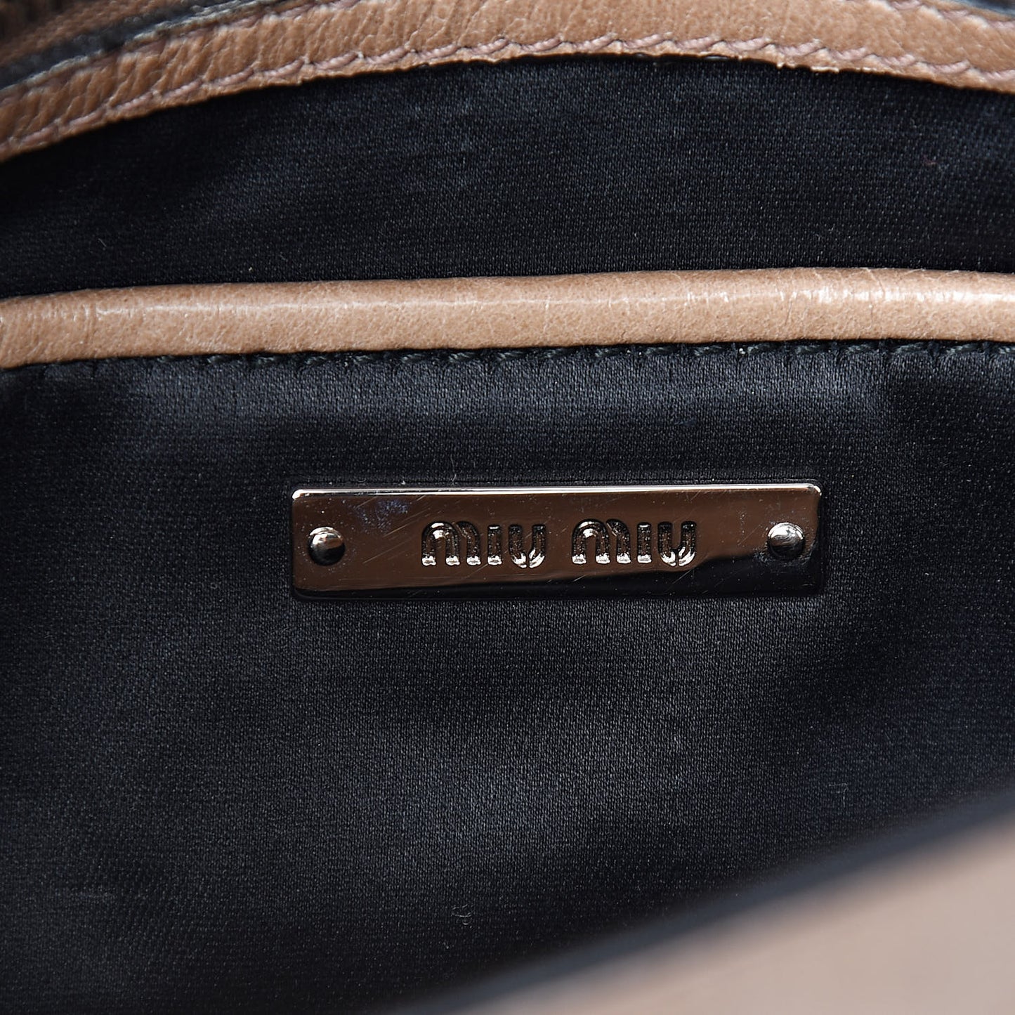 Vitello Shine Crossbody Cipria