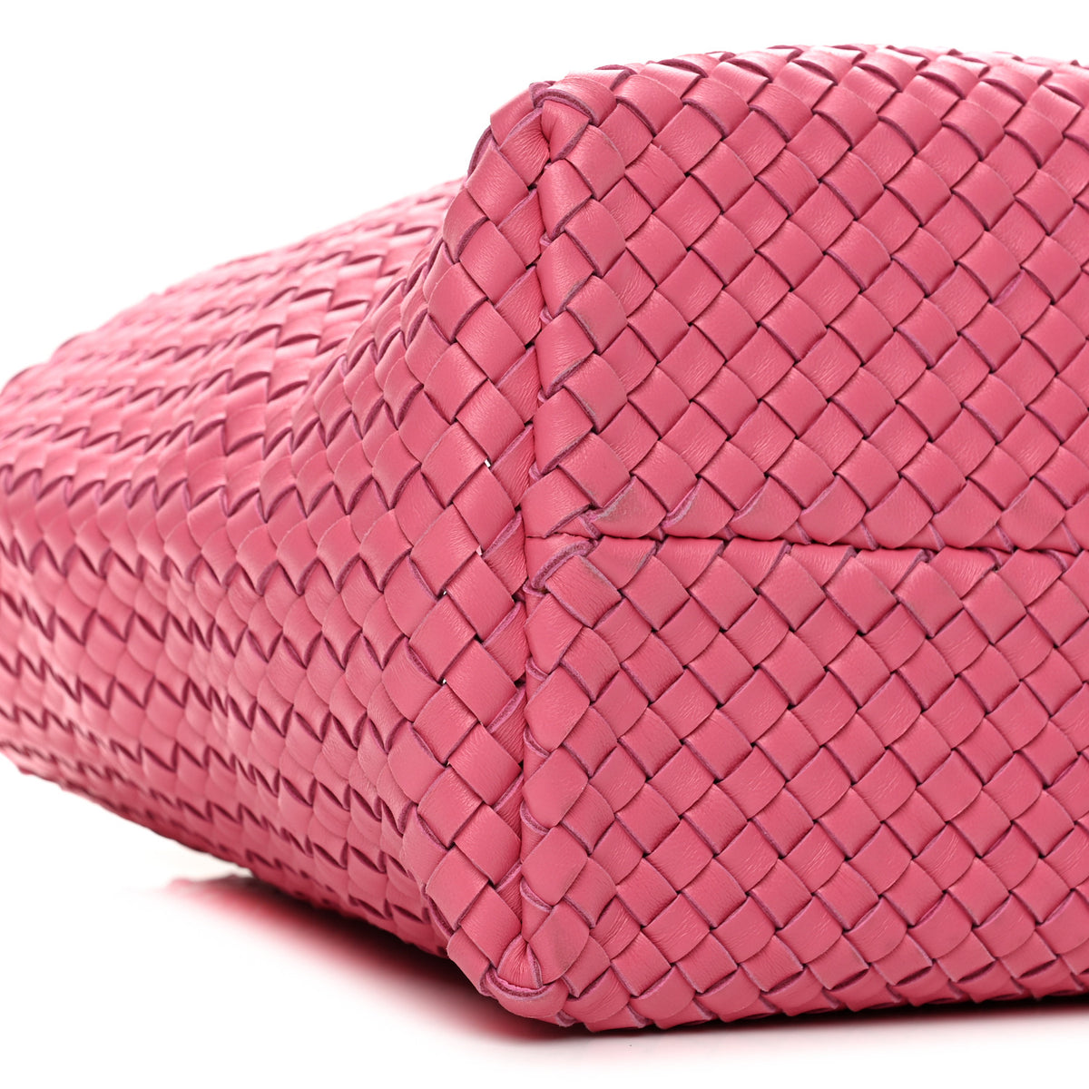 Lambskin Intreccio Medium Cabat Milkshake