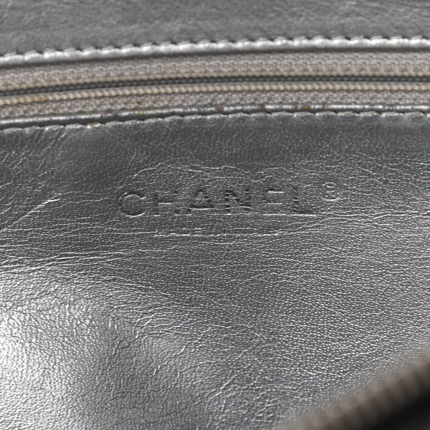 Patent Large Luxe Ligne Flap Black