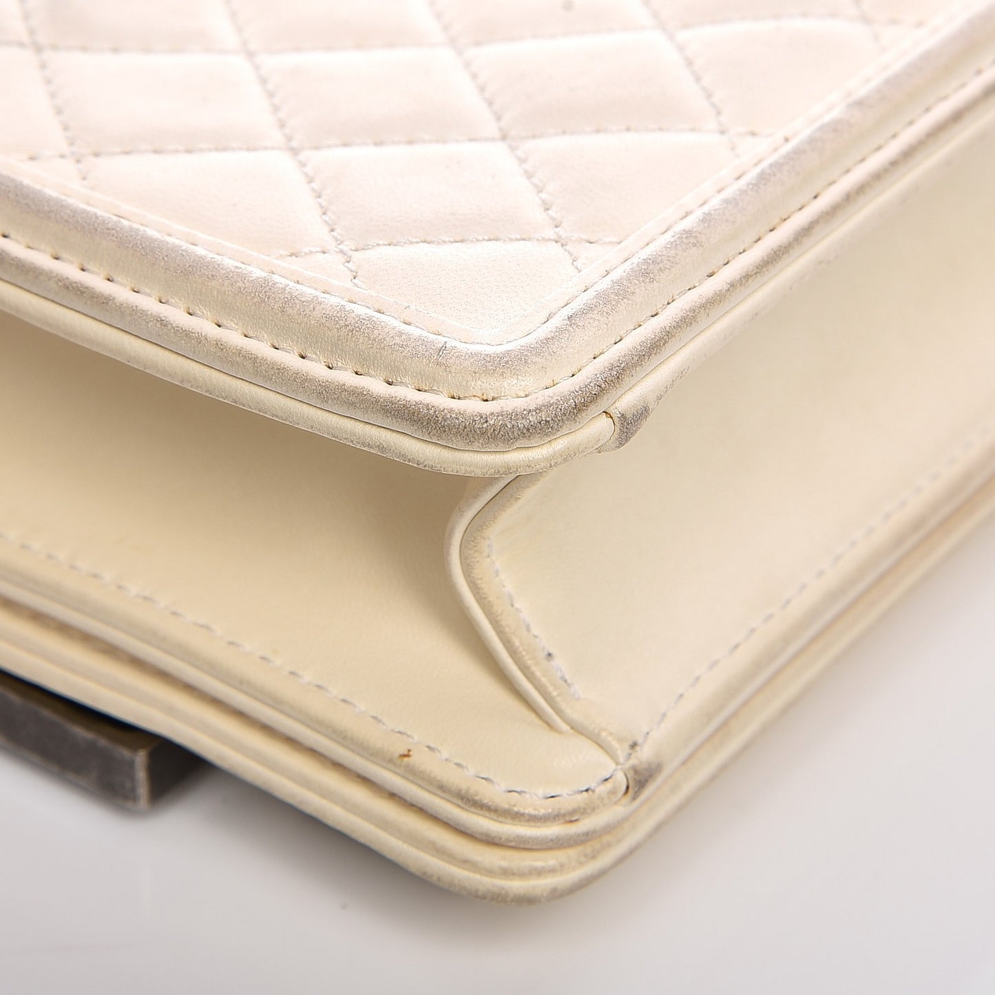 Lambskin Plexiglass Boy Brick Flap Dark White