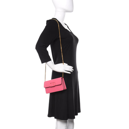 Valentino Garavani Smooth Calfksin Vlogo Wallet On Chain Feminine Pink 2 of 10