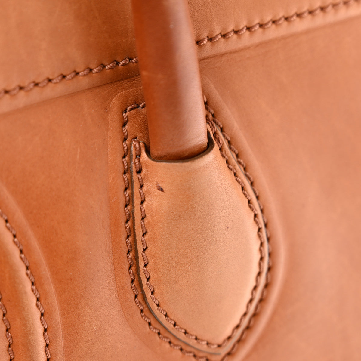 Natural Calfskin Medium Phantom Luggage Tan