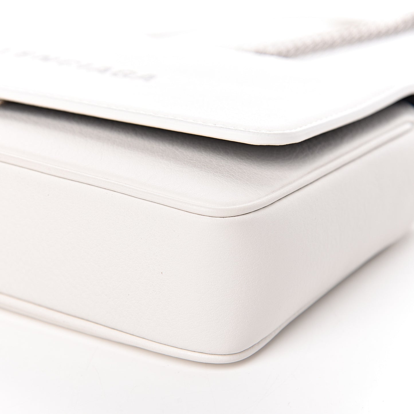 Pebbled Calfskin Logo Everyday Flap Chain Wallet White