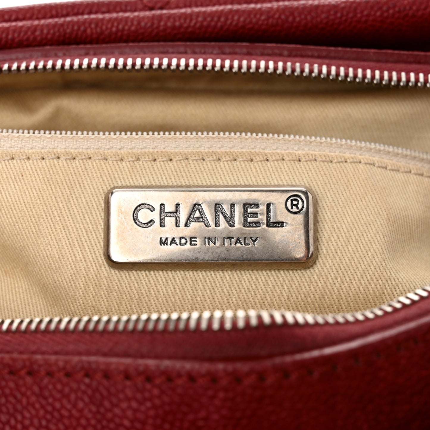 Caviar Small Outdoor Ligne Doctor Bag Red