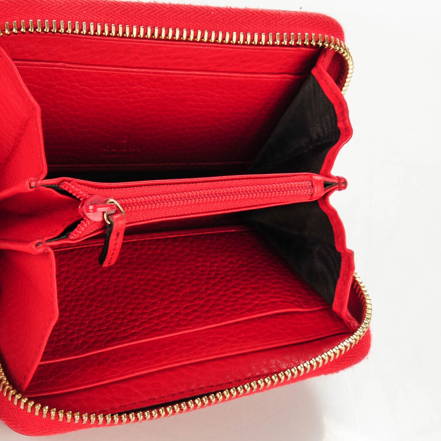 Gucci Pebbled Calfskin Soho Compact Disco Zip Around Wallet Tabasco Red 5 of 7