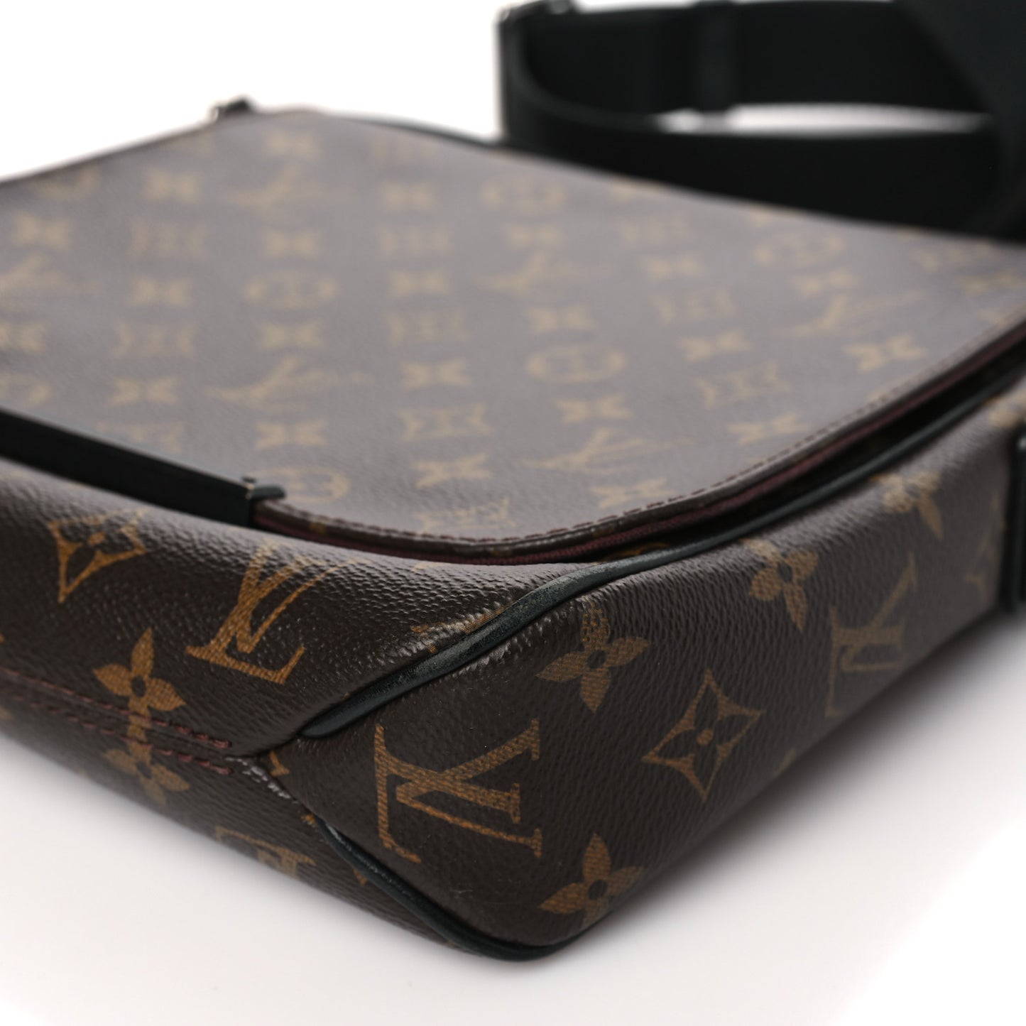 Monogram Macassar District PM