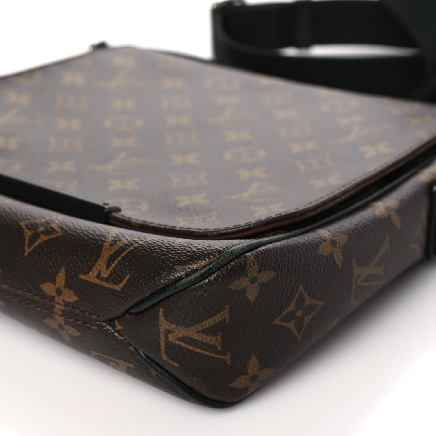 Louis Vuitton Monogram Macassar District PM 9 of 10