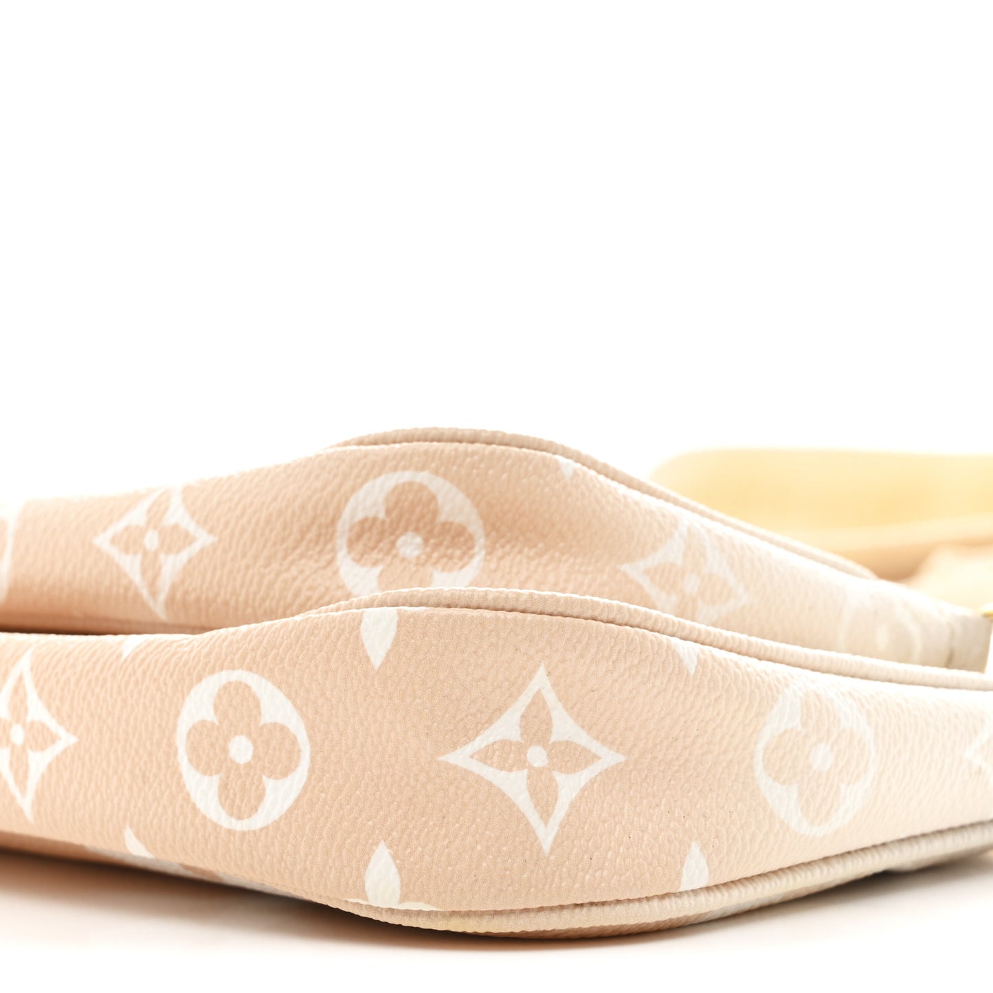 Monogram Giant By The Pool Multi Pochette Accessories Brume