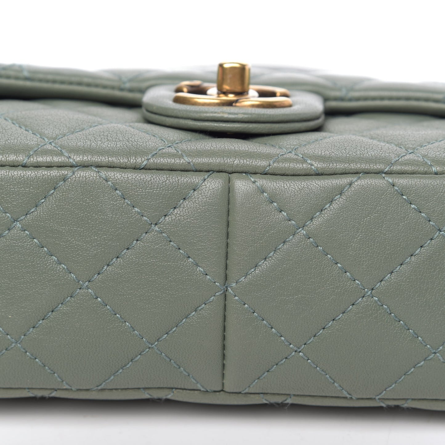 Sheepskin Quilted Trapezio Camera Case Green