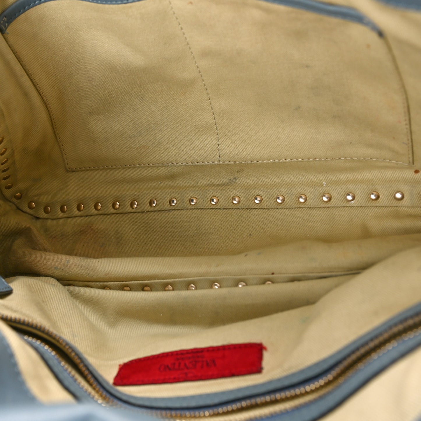 Vitello Rockstud Flap Shoulder Bag Light Stone