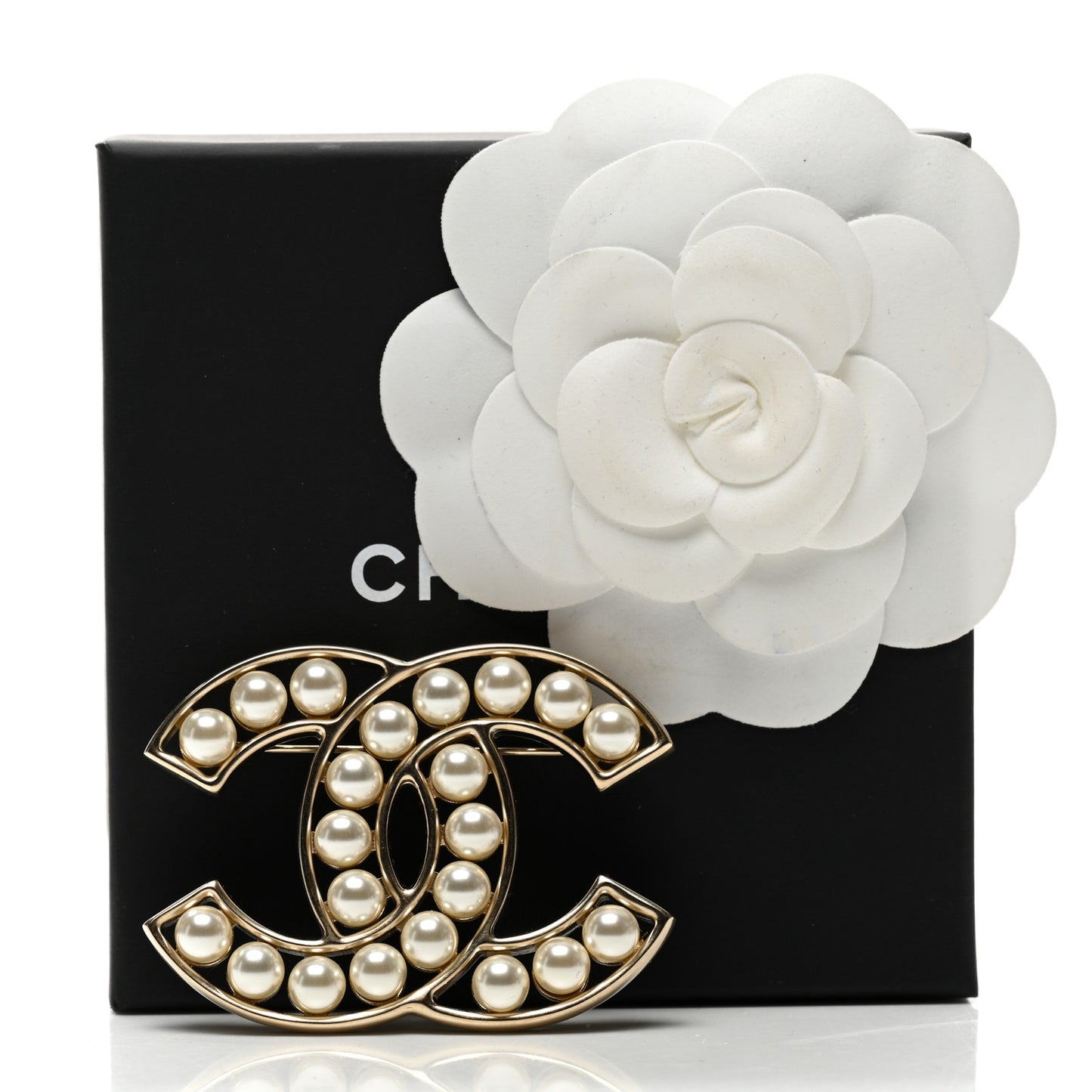 Pearl CC Brooch Light Gold