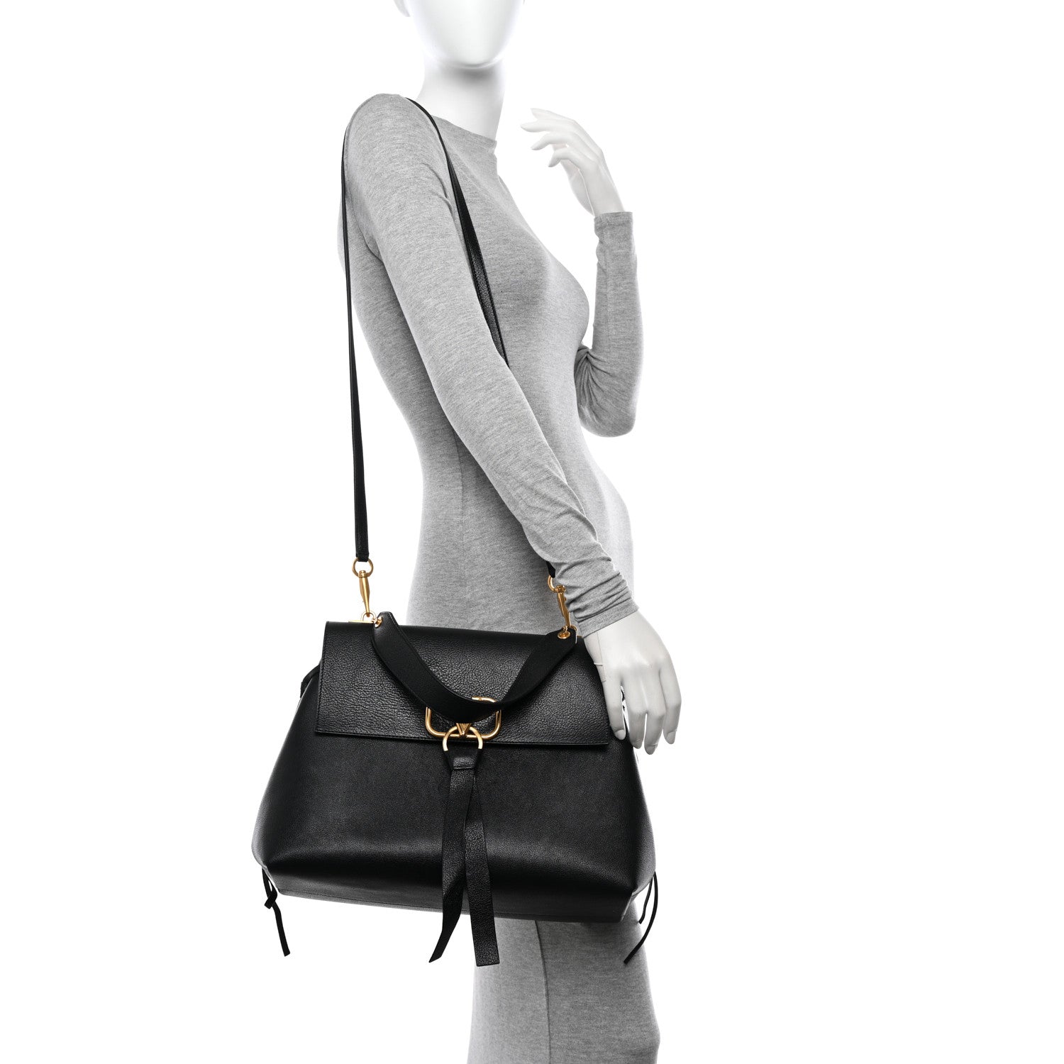 Valentino Garavani Pebbled Calfskin Large VRing Chain Shoulder Bag Black 2 of 10