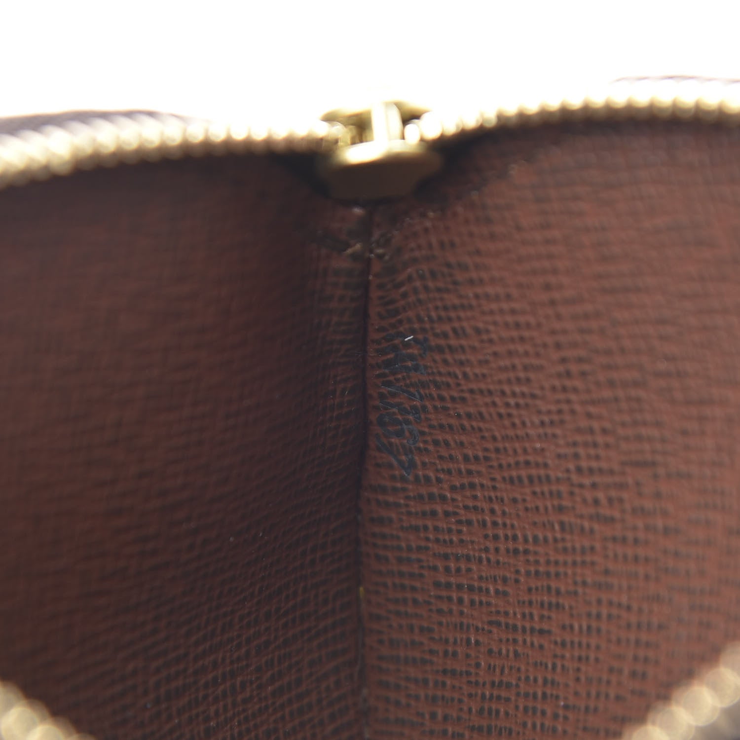 Louis Vuitton Monogram Round Coin Purse 7 of 9