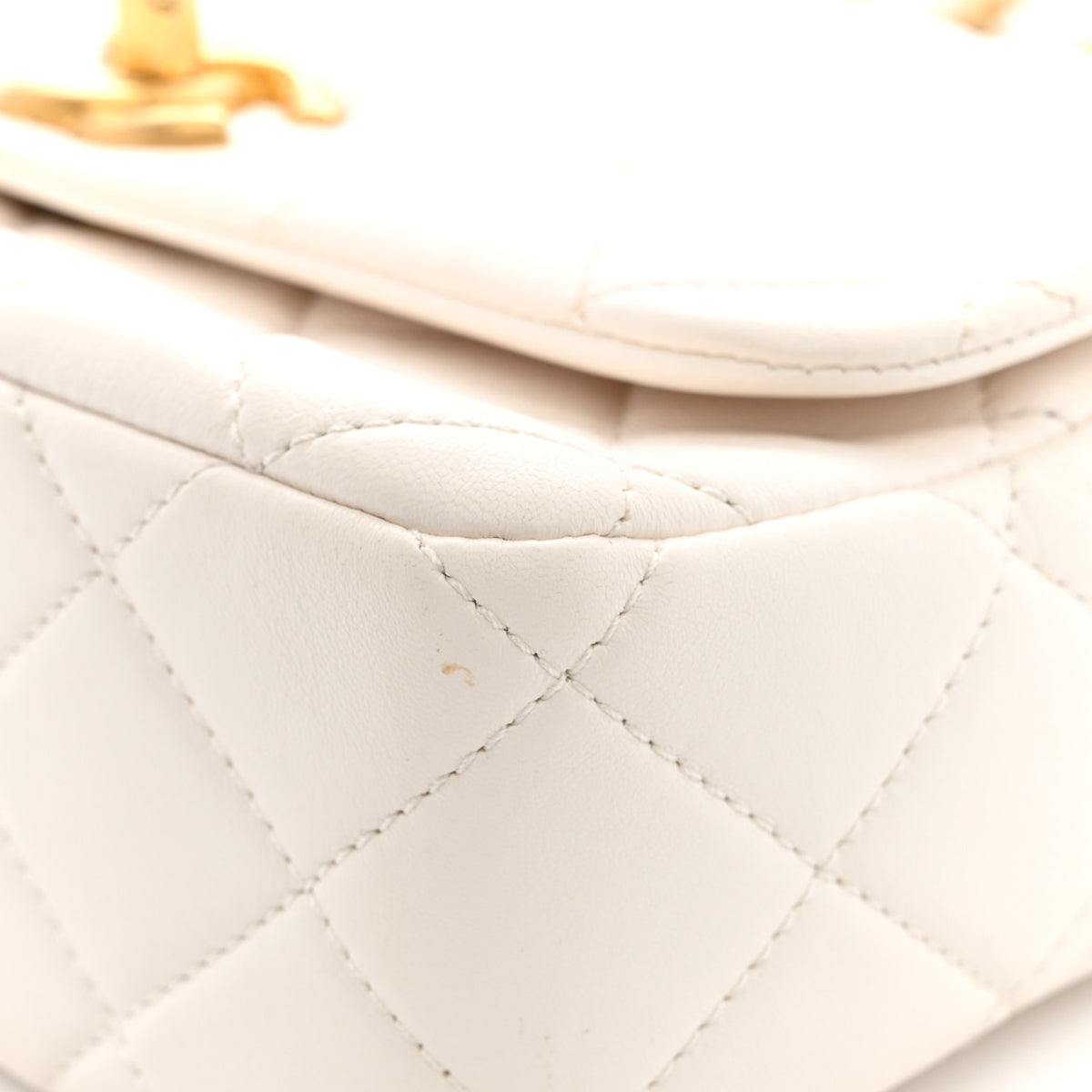 Lambskin Quilted CC Chain Shoulder Bag White