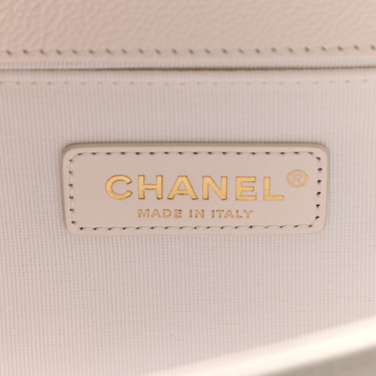 Caviar Quilted Medium Boy Flap White