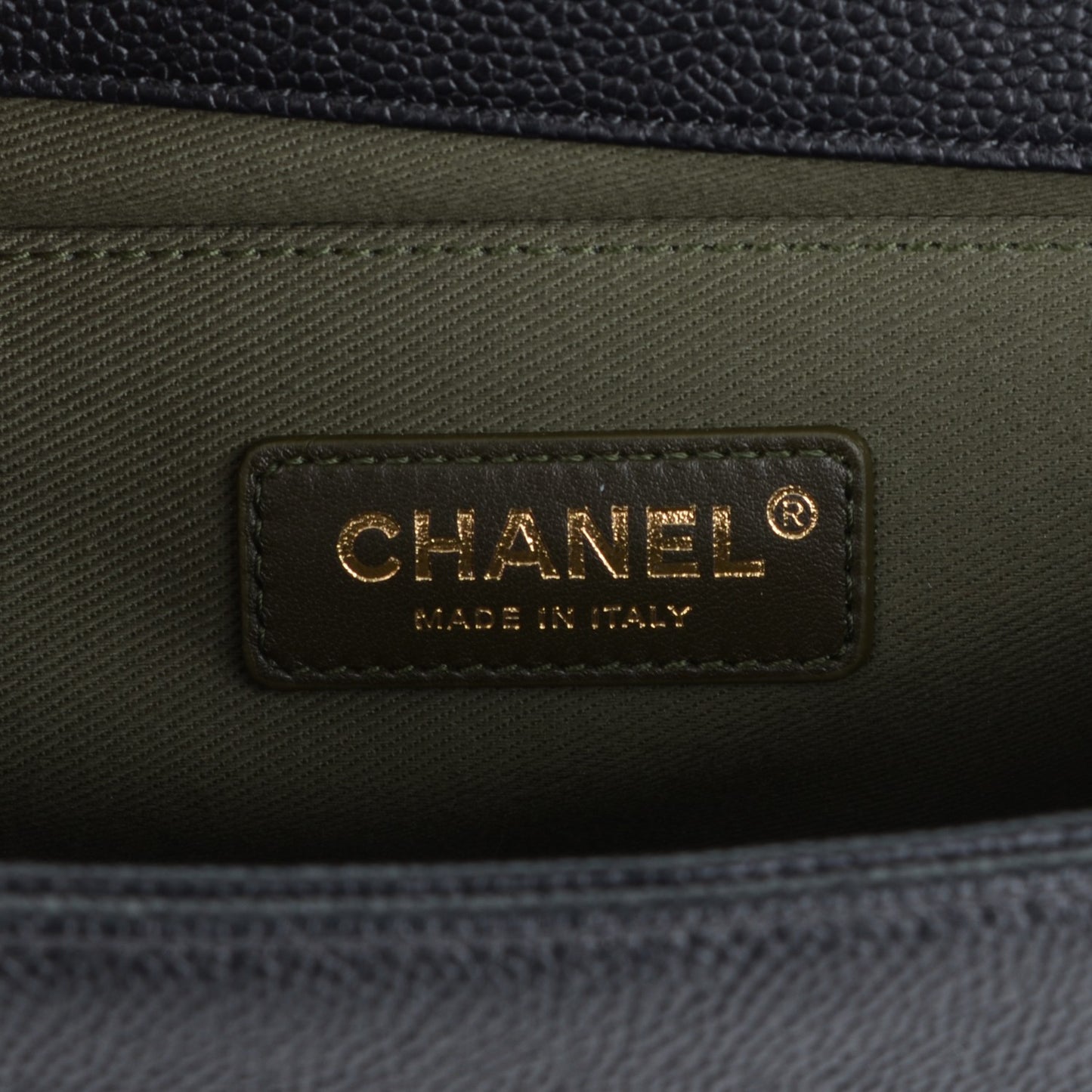 Caviar Quilted Medium Boy Flap Black