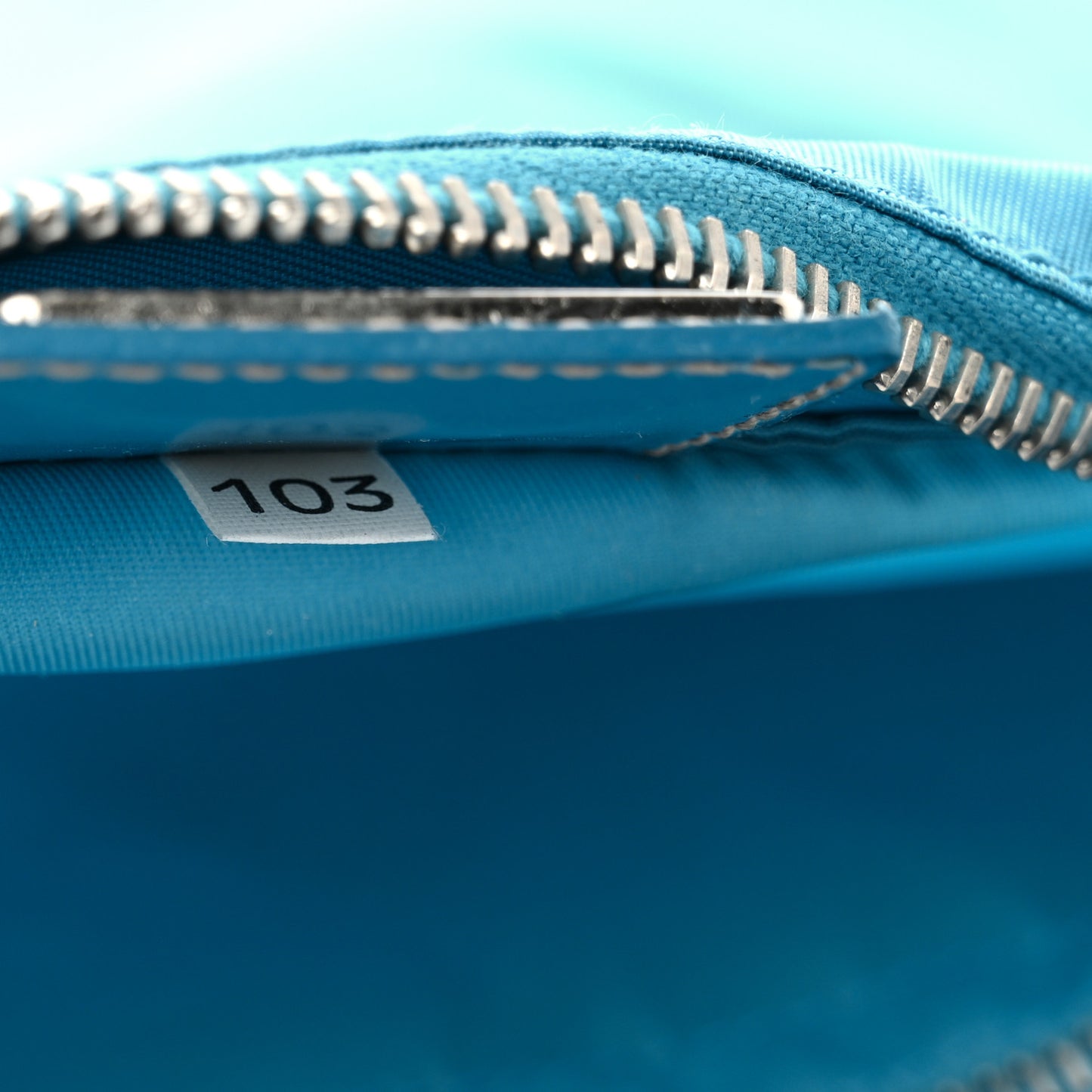 Nylon Vela Flat Messenger Bag Voyage