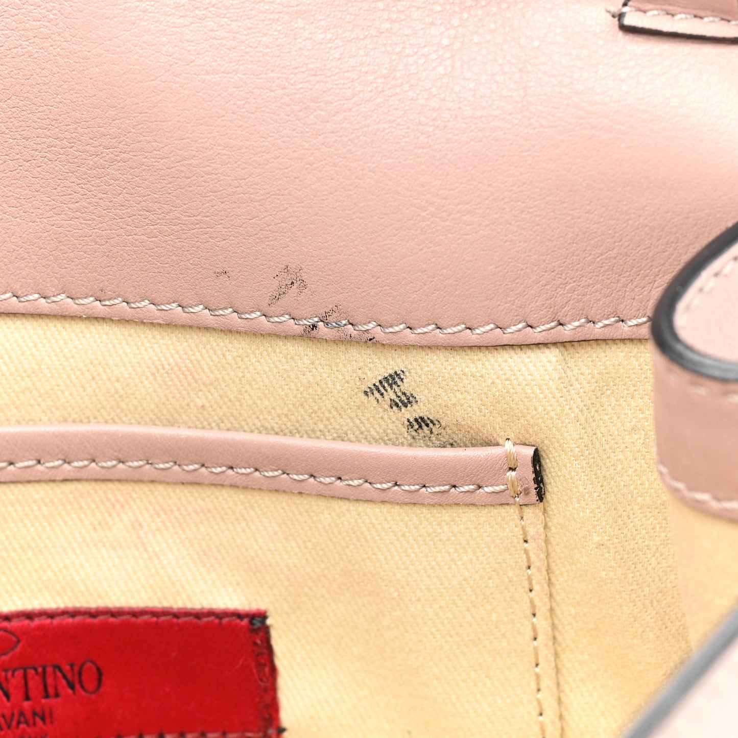 Vitello Medium Rockstud Flip Lock Crossbody Bag Poudre