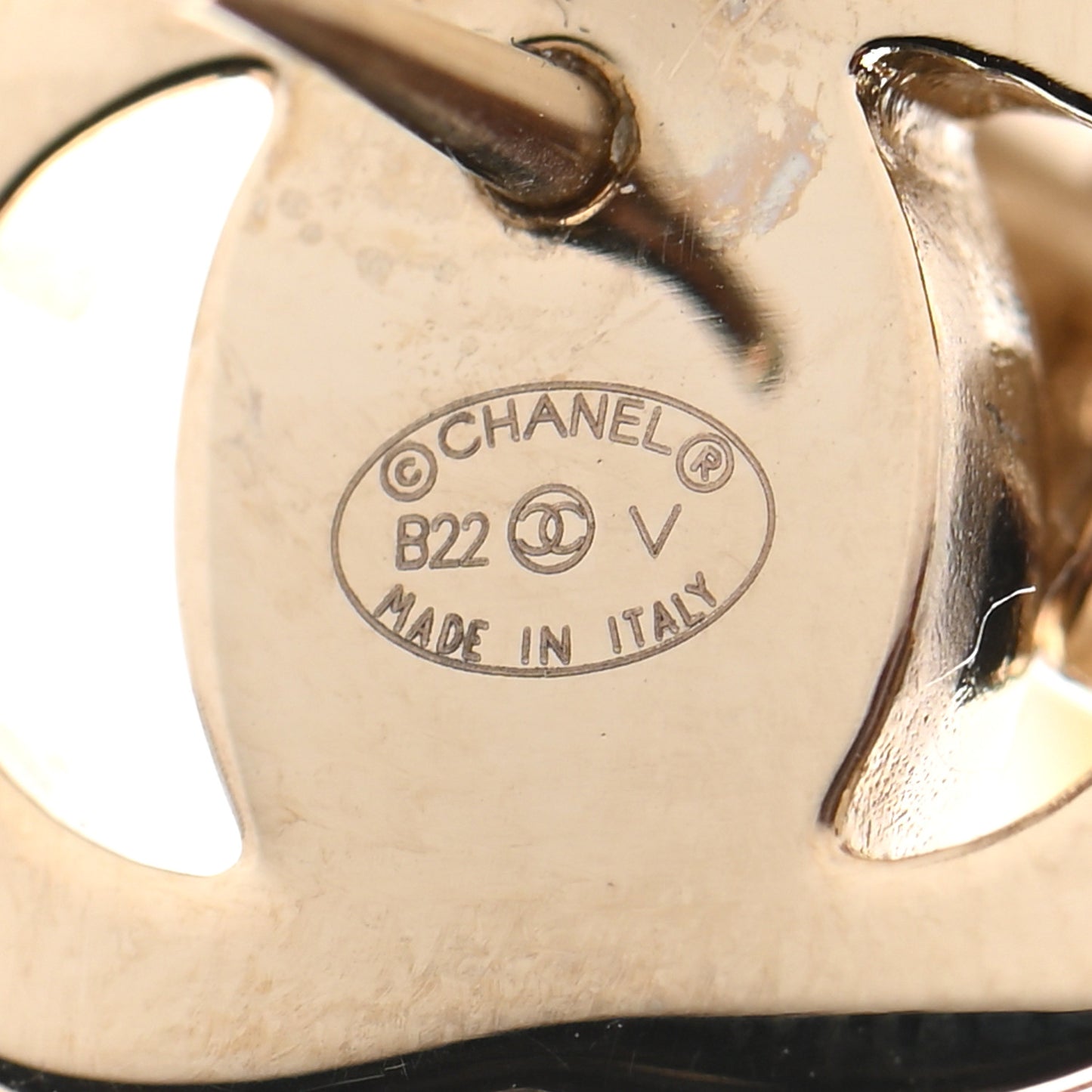 Metal CC Turnlock Earrings Gold