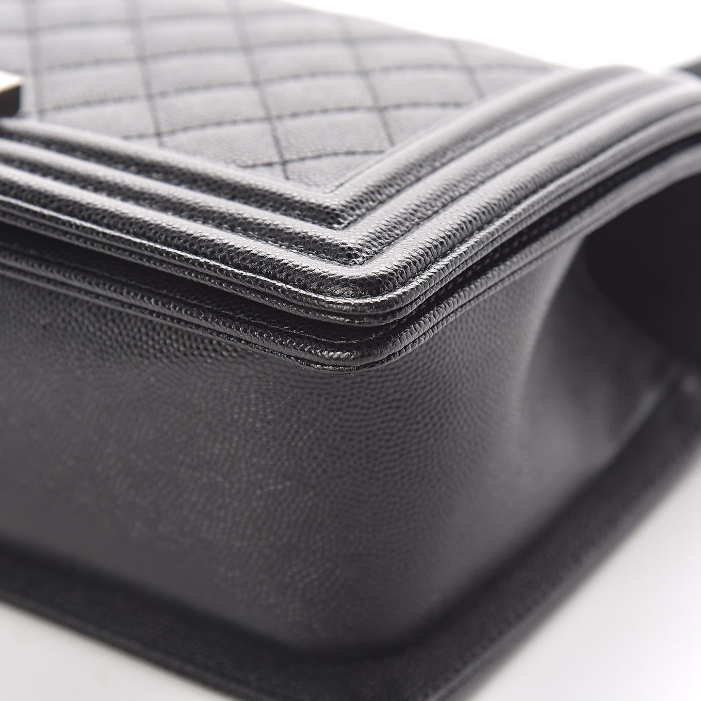 Caviar Quilted Medium Boy Flap Black