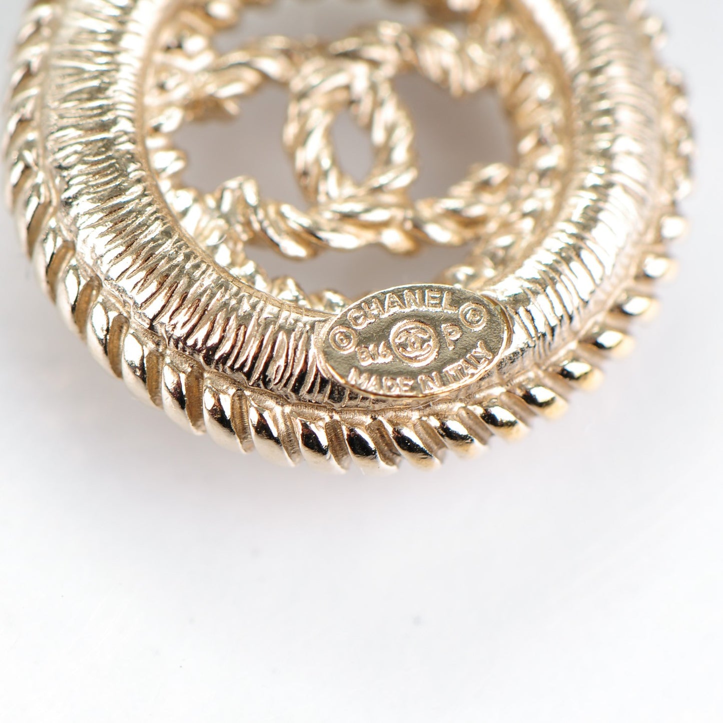Twisted CC Earrings Light Gold