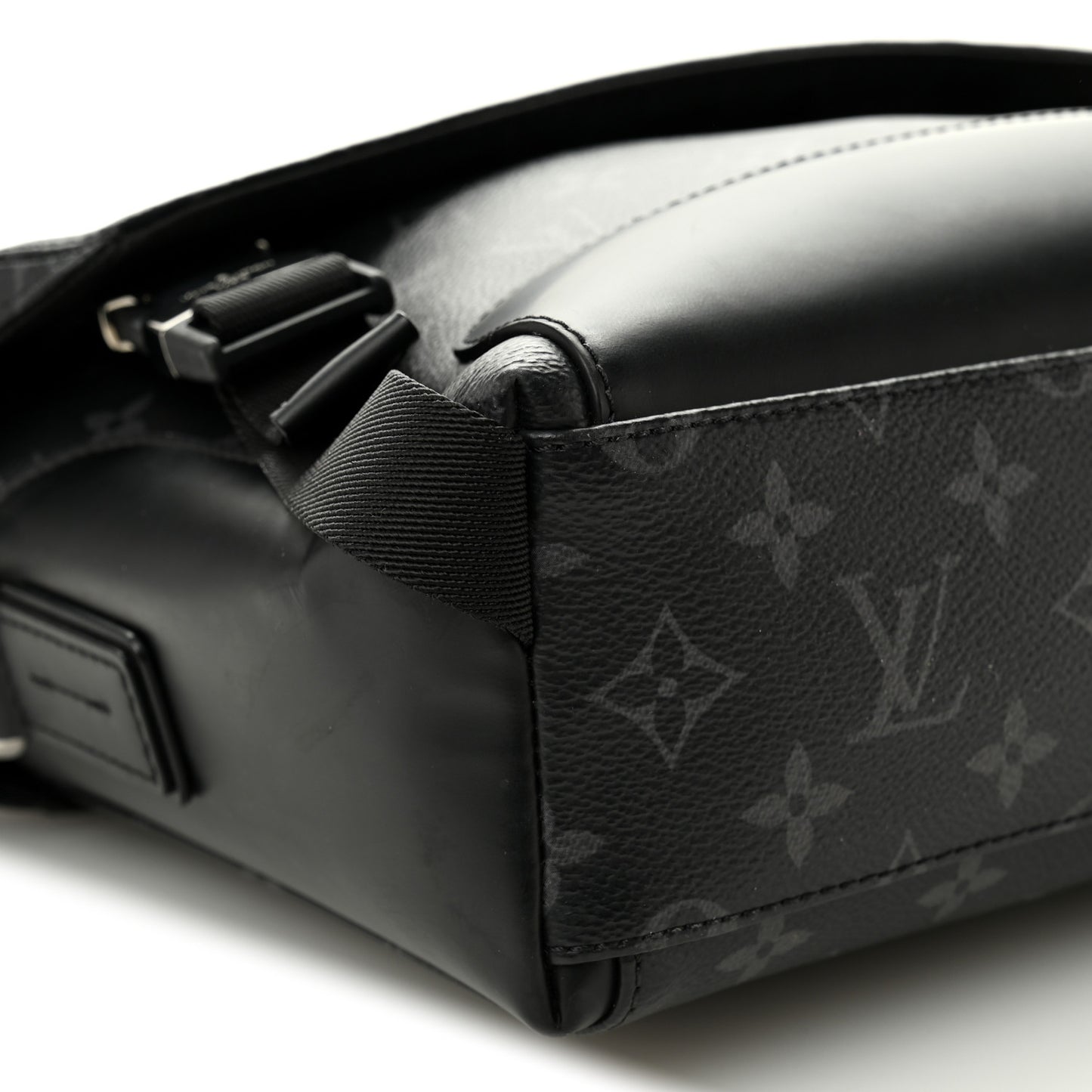 Monogram Eclipse Voyager PM Messenger