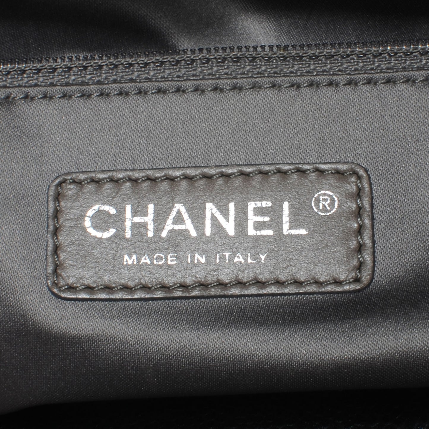 Caviar XL Grand Shopping Tote GST Black