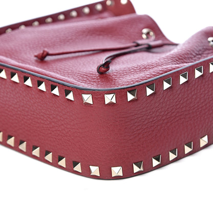 Valentino Garavani Grained Calfskin Rockstud Bucket Bag Rubino 6 of 9