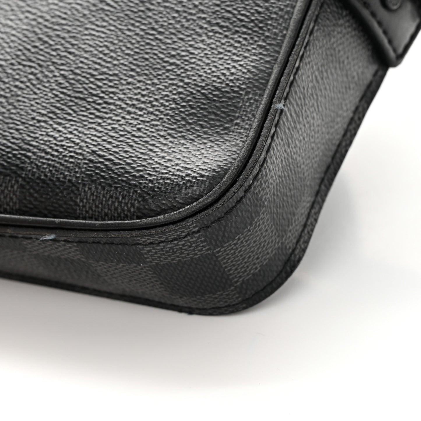 Damier Graphite Alpha Messenger Bag